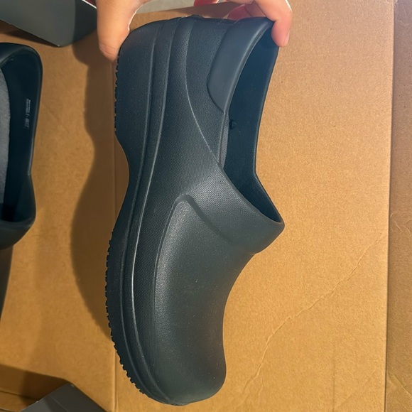 Looking to sell my gently used pair of Work Crocs, size 9. - Picture 2 of 7